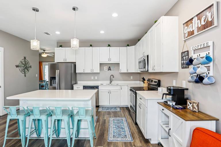 1621 E Cervantes St — photo 3