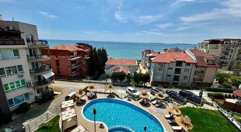 Lovely rental apartment with pool | Beach nearby | Dogs allowed in Sveti Vlas