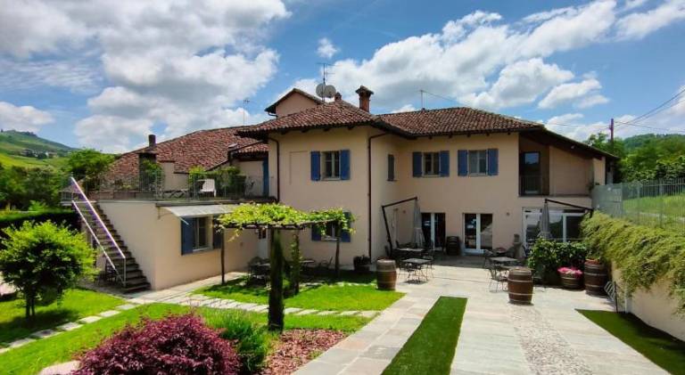 Family-friendly farm with terrace, garden & hot tub | Pets allowed — photo 4