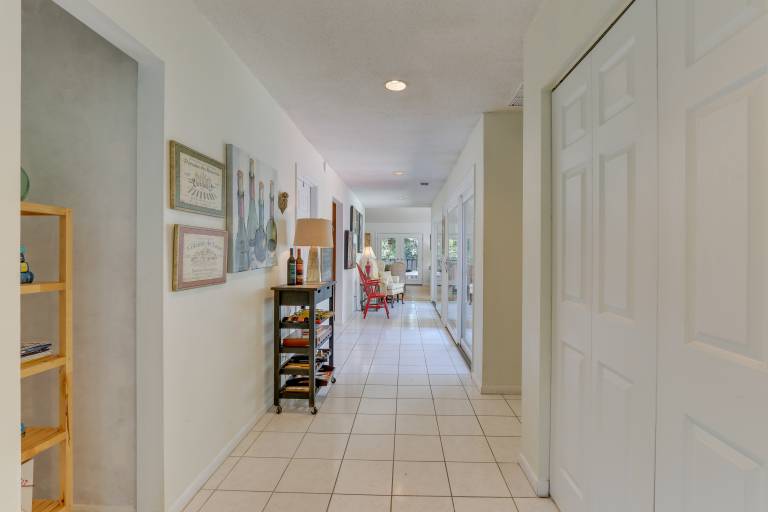 2 Mi to Beach: Hilton Head Home w/ Furnished Deck — photo 5