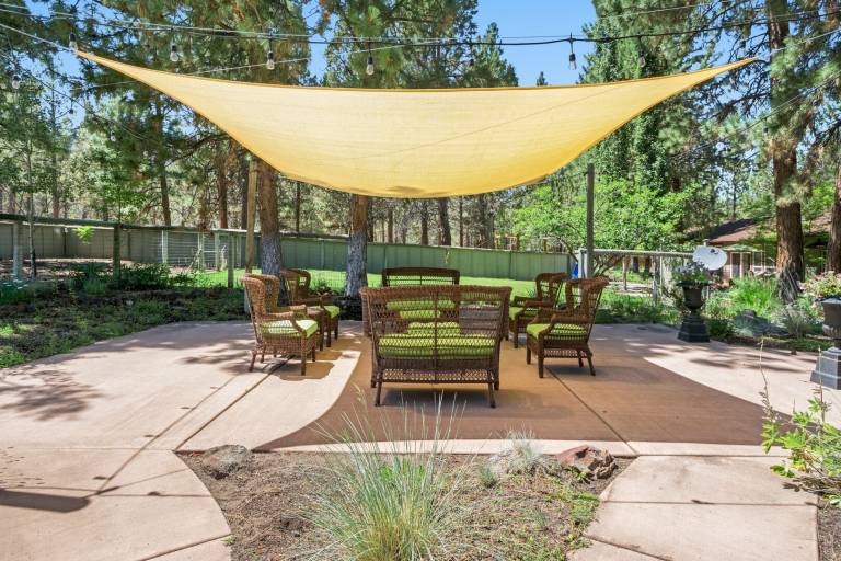 Family-oriented vacation home with patio | Pets allowed — photo 3