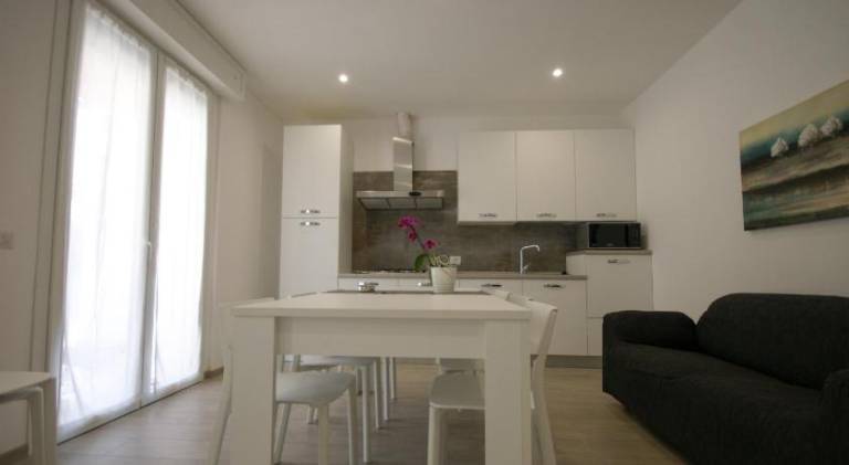 Apartment with patio — photo 3