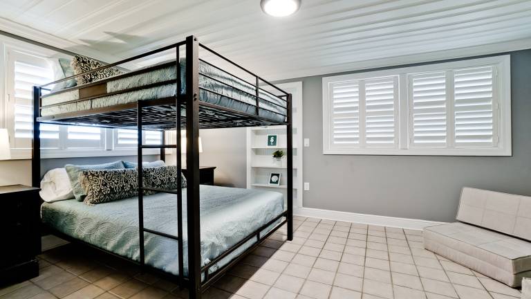CREEKSIDE PALMS: 4 mi. to ANNA MARIA ISLAND, Sleeps 14, Heated Pool, Fishing, Kayak and Beach Gear! — photo 3