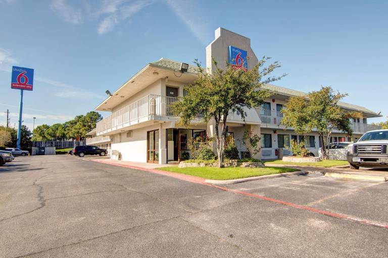 Studio 6 Grand Prairie, TX in Grand Prairie, TX