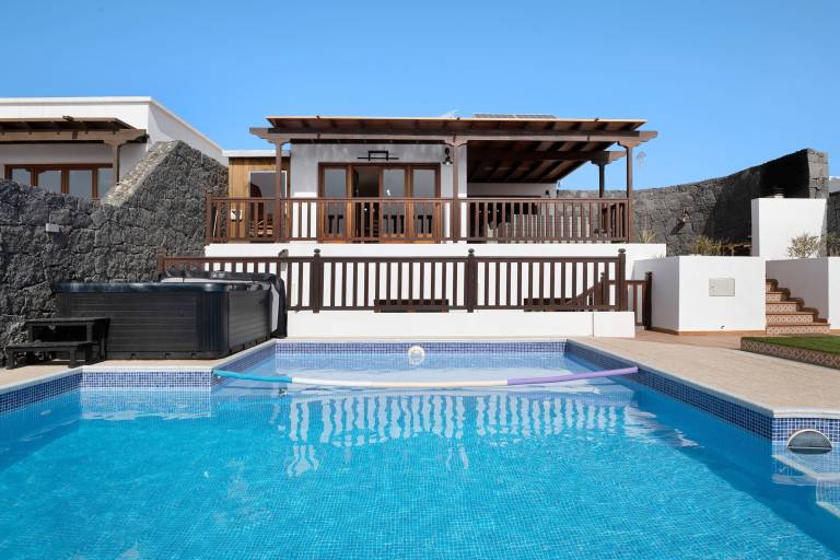 Villa Peaky with Sea & Mountain View, Pool & Sauna — photo 3
