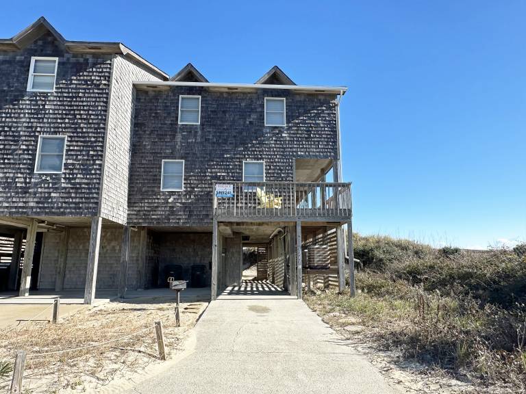 SN9241- Beautiful Oceanfront Home with Great Ocean Views and Dog Friendly! — photo 3