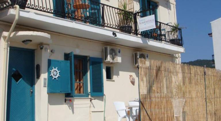 Lovely serviced apartment with terrace | Dogs allowed in Skiathos