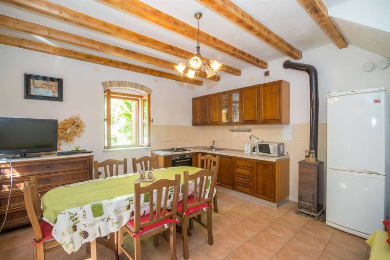 Vacation home with grill & yard — photo 3