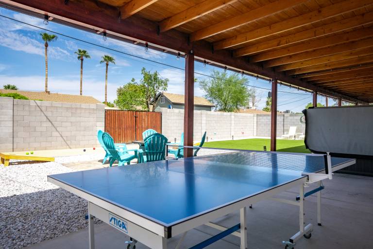 Desert Bloom l 5 min to Old Town l Hot Tub
