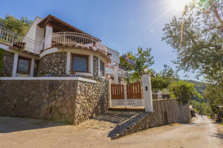 Seaview Luxury Villa with terrace, gym, jacuzzi, pool & bbq — photo 2