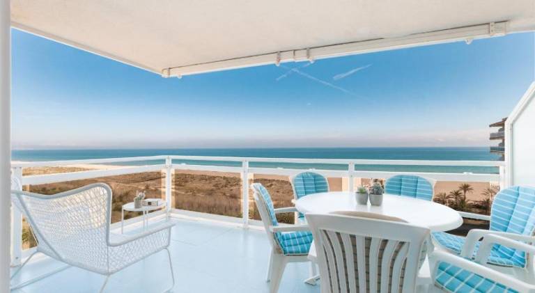 Apartment with pool & yard in Gandia