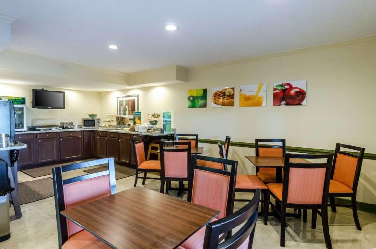 Quality Inn Tanglewood — photo 4