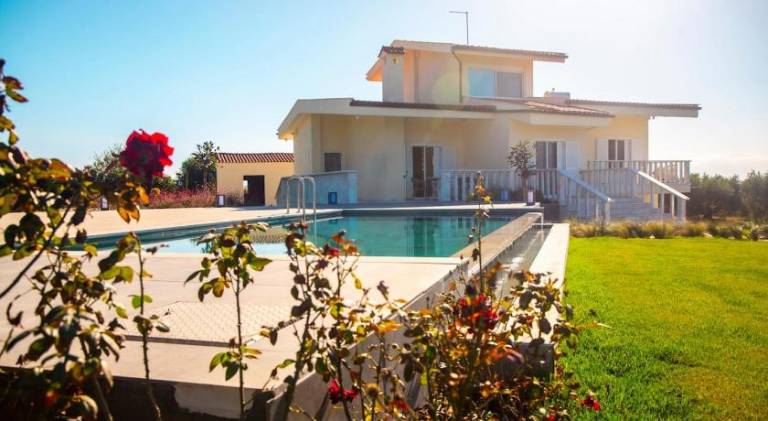 Rental apartment with garden, private pool & patio | Perfect for remote work — photo 4
