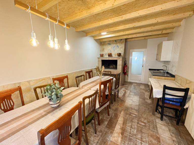 Chalet 'Casa Rural La Abuela' with Mountain Views, Wi-Fi, and Air Conditioning in Zaragoza