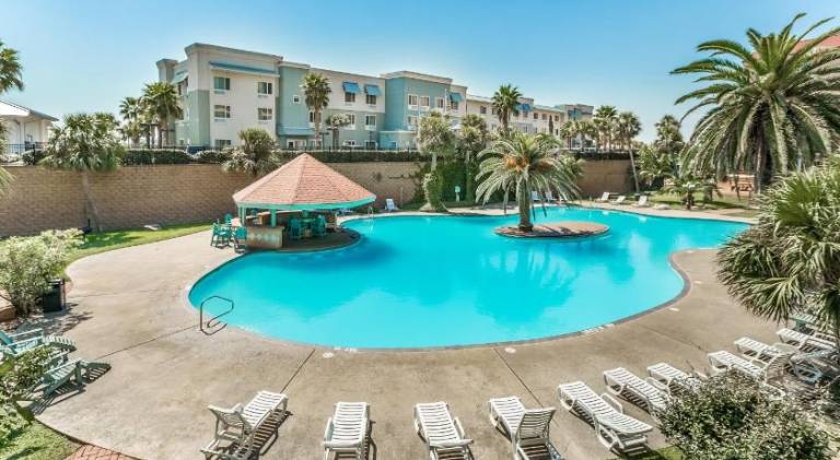 Rental apartment with hot tub, heated pool & terrace | Perfect for remote work in Galveston, TX