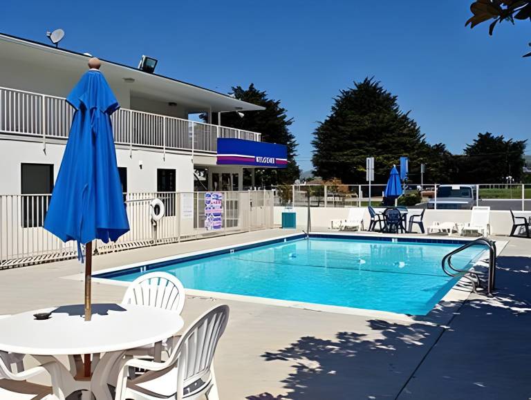 RED CARPET INN LOUISVILLE NORTH -Jeffersonville In — photo 3