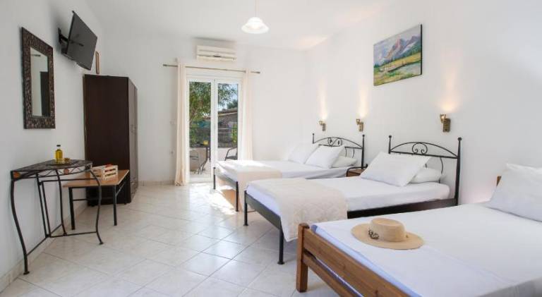 House with terrace & yard in Lefkada
