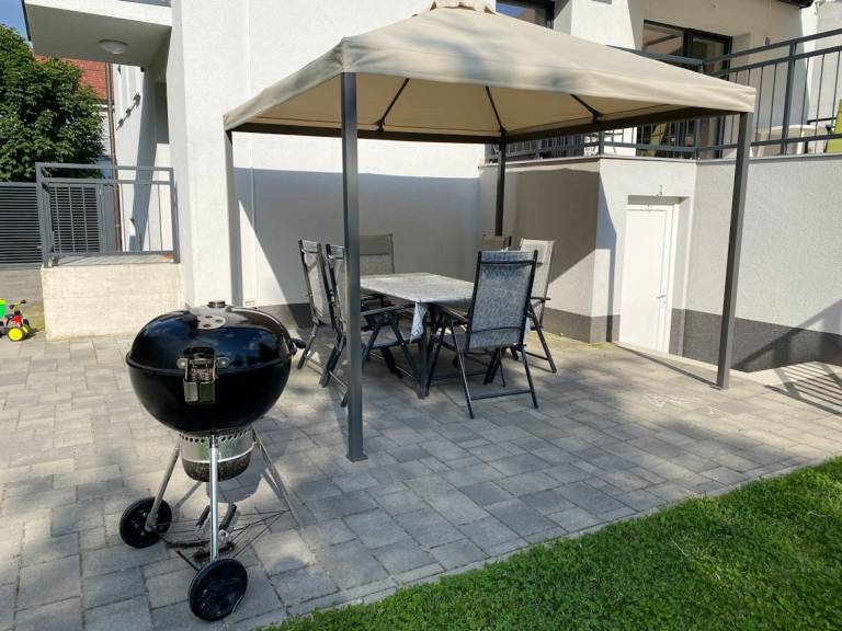 Rental apartment with patio — photo 4