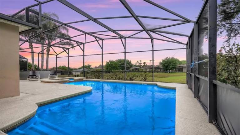 Fully equipped house with hot tub, garden & pool | Pet-friendly — photo 2