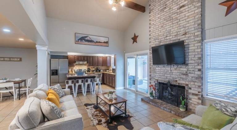 Vacation home with pool | Suitable for remote work | Pet-friendly — photo 2
