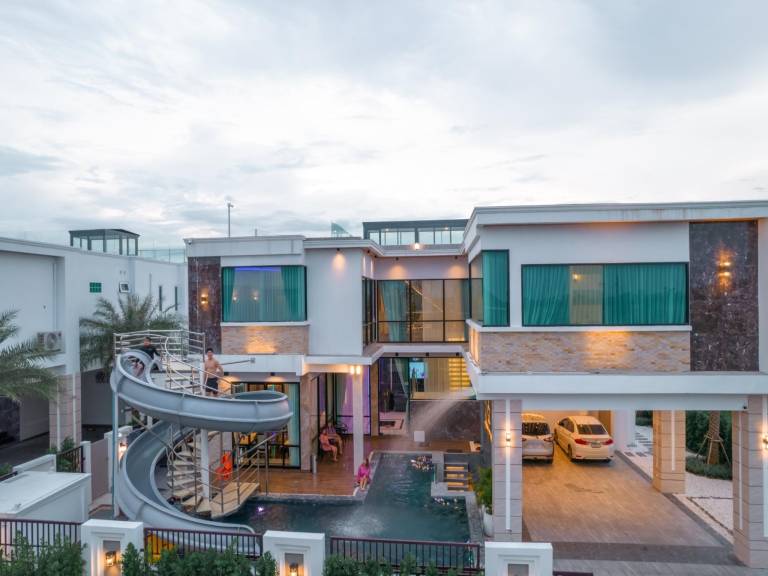House with pool, yard & barbecue | Suitable for remote work | Pets are welcome in Phetchaburi
