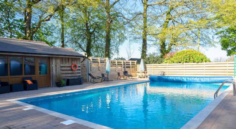 House with pool — photo 3