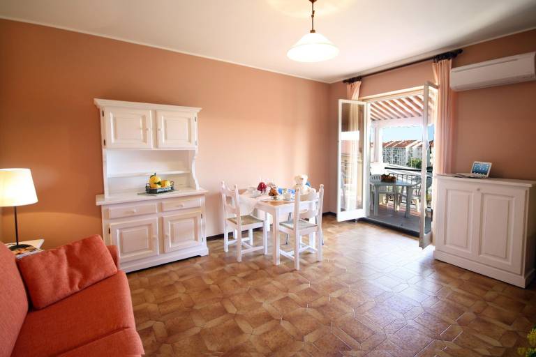 Apartment with terrace & yard | Pet-friendly — photo 2