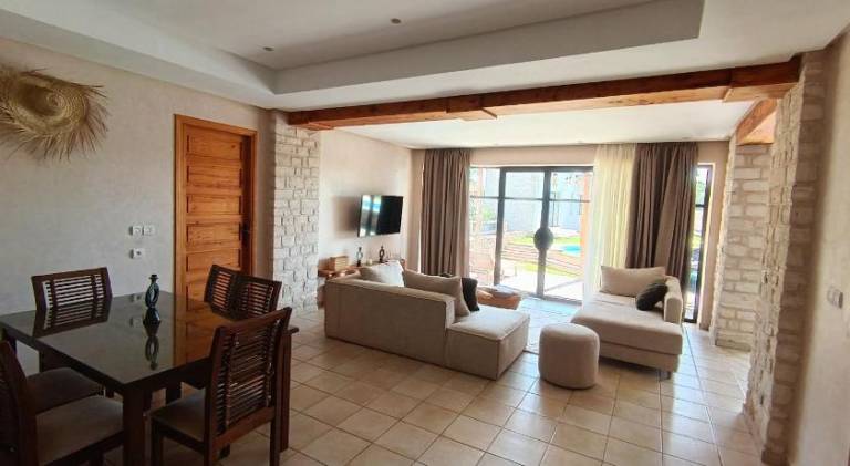 Villa with pool — photo 2