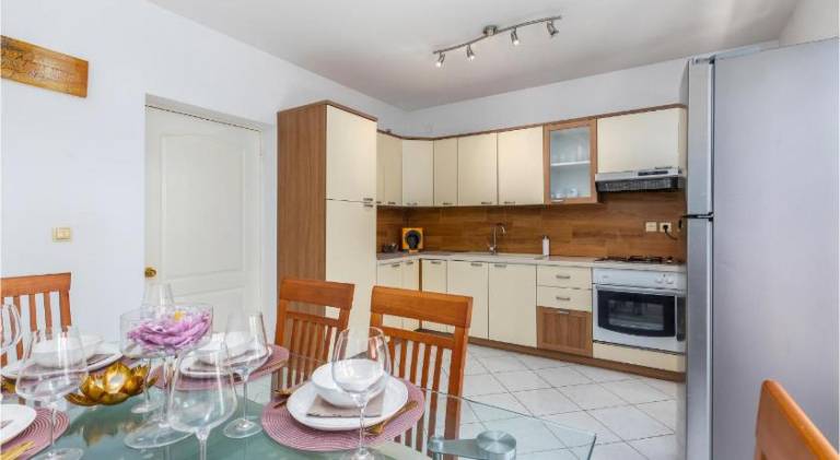 Holiday apartment with 2 rooms for 6 persons — photo 2