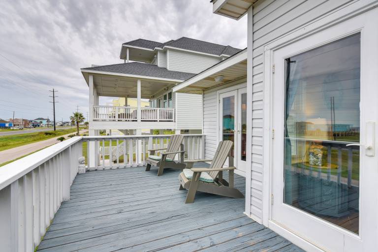 Pet-Friendly Condo w/ Seasonal Pool in Galveston! — photo 3