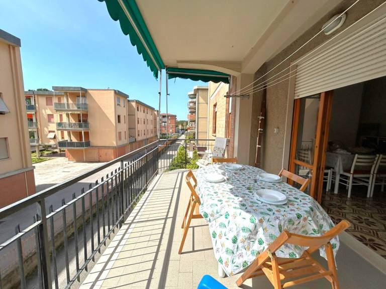 Rental apartment with patio — photo 2