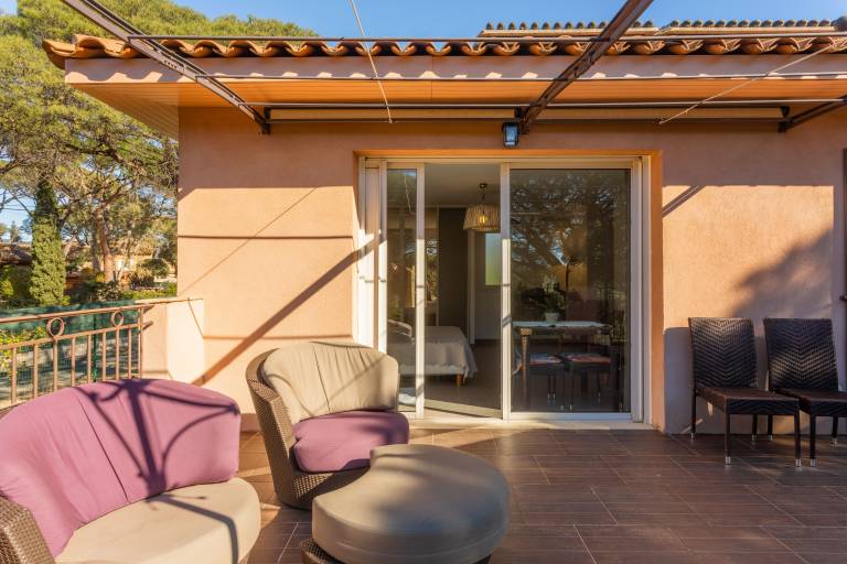 Apartment “La Suite - Le Mas Du Soleil” with Sea View, Wi-Fi and Air Conditioning in Sainte-Maxime