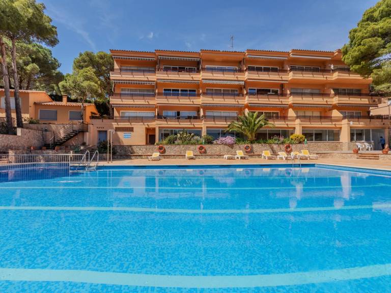 Rental apartment with pool & garden in Palafrugell