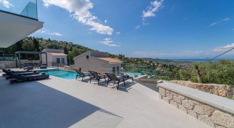 Villa with garden, private pool & patio — photo 5