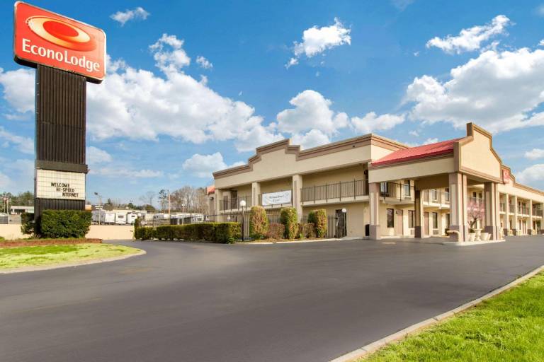 Econo Lodge Lenoir City - Knoxville Area in Lenoir City, TN