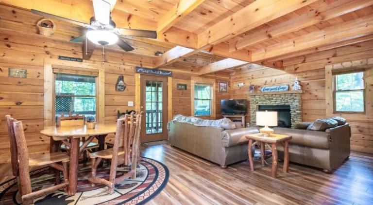 Vacation home with jacuzzi in Sevierville, TN