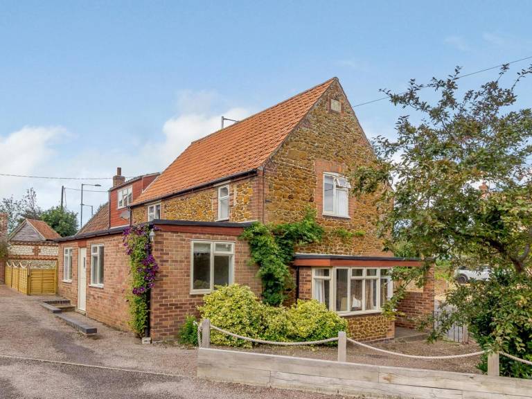 Cottage with yard in Hunstanton