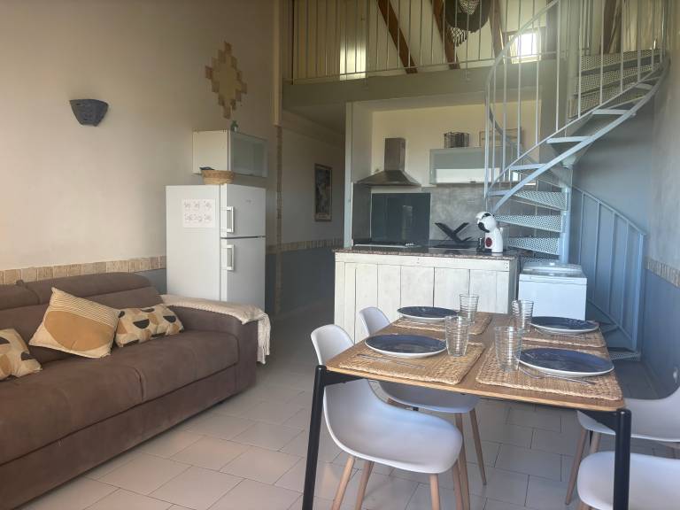 Apartment with patio & pool | Sea view — photo 3