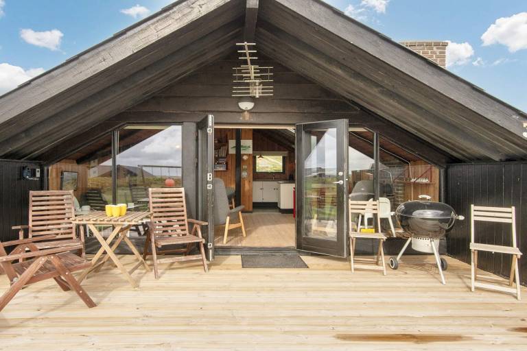 House with patio & barbeque — photo 2