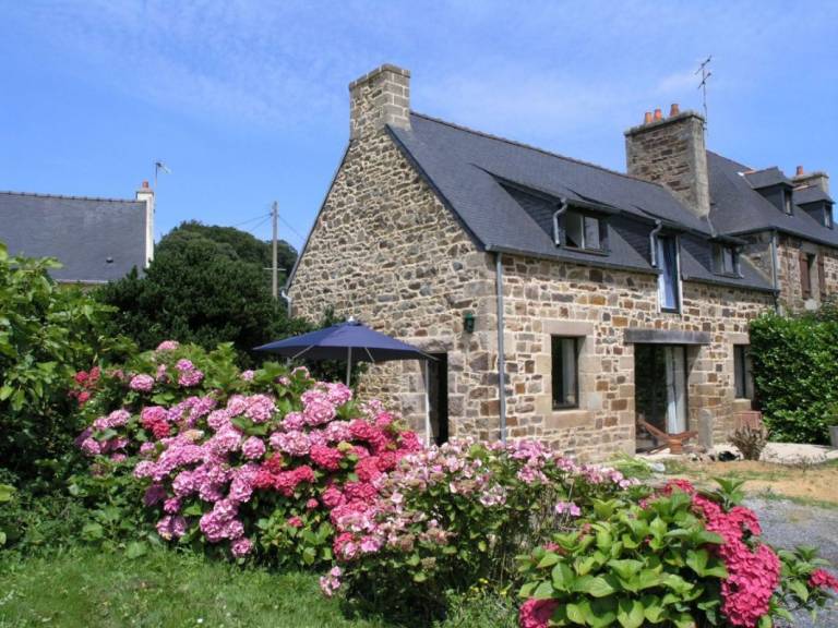 Gite with patio & yard in Perros-Guirec