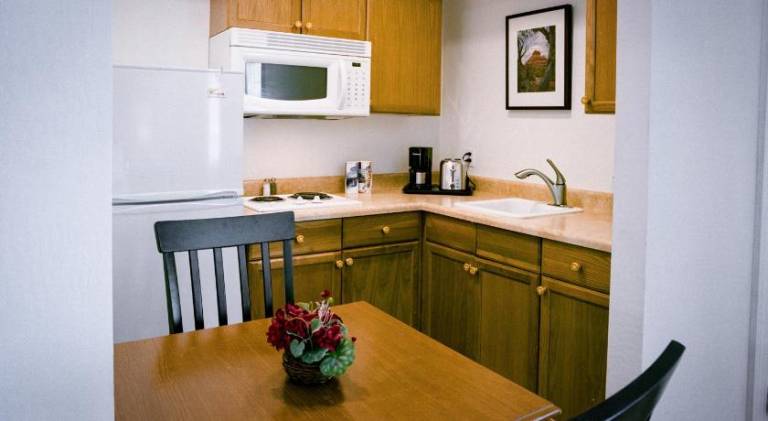 Pines Inn & Suites — photo 5