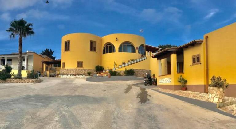 Serviced apartment with yard & terrace in Lampedusa