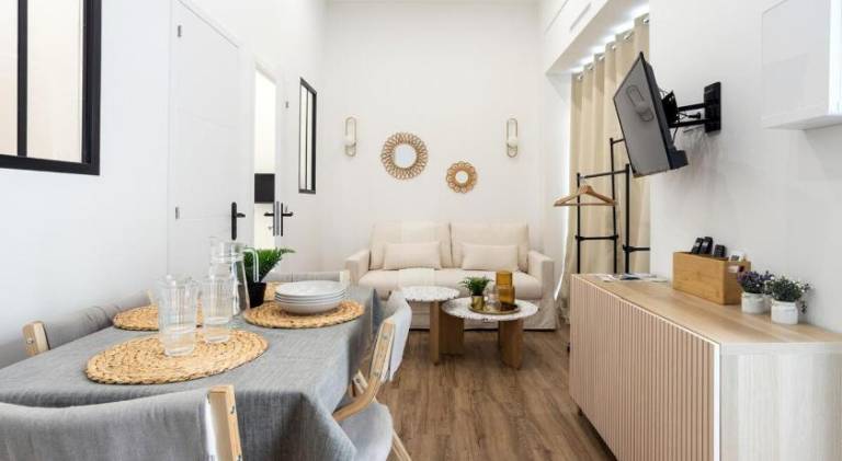 Apartment | Near Russian Orthodox Cathedral | Beach nearby | Dogs allowed — photo 3