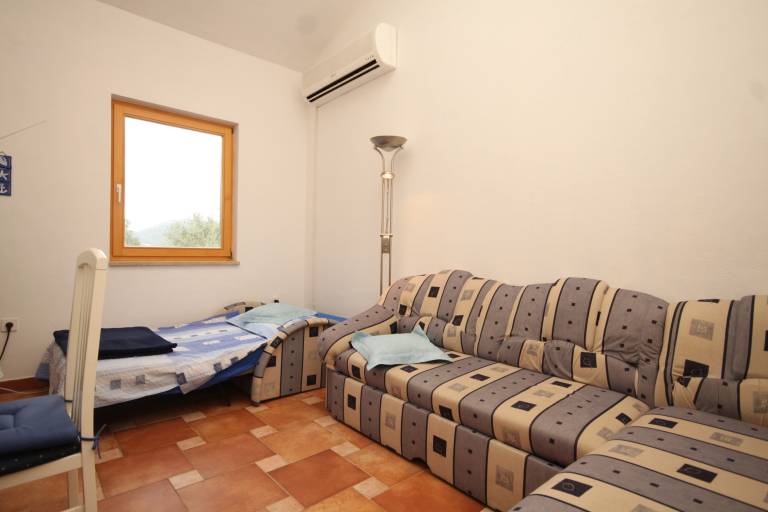 One bedroom apartment with terrace and sea view Sveti Jakov, Lošinj (A-8011-a) — photo 4
