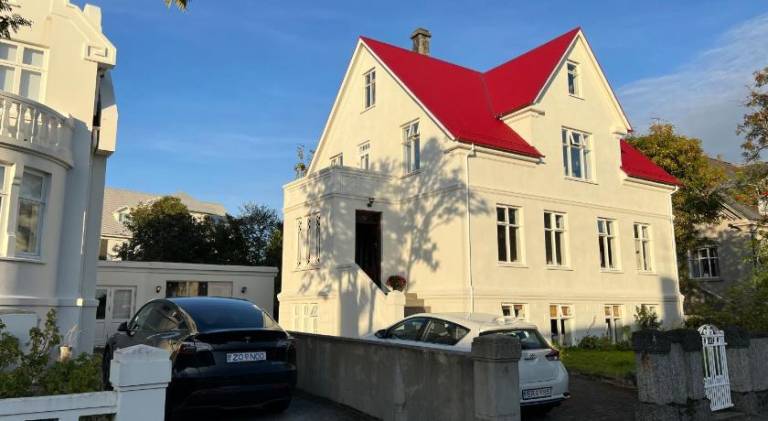 Rental apartment with yard | Next to Harpa | Suitable for remote work | Pet-friendly in Reykjavik