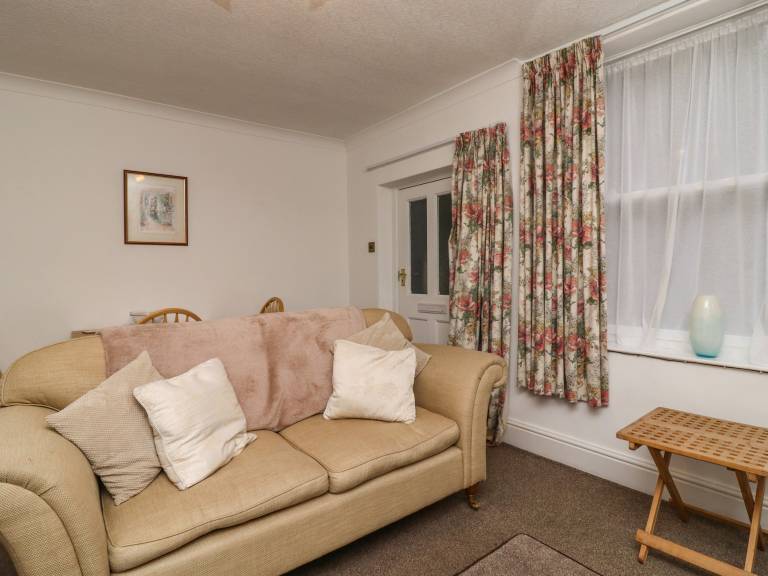 Pleasant cottage with yard | Pet-friendly — photo 5