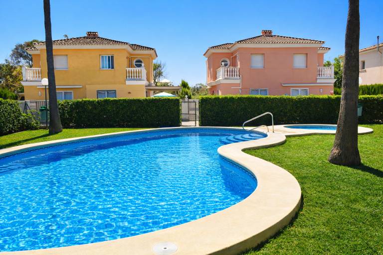 Villa with pool, garden & grill in València