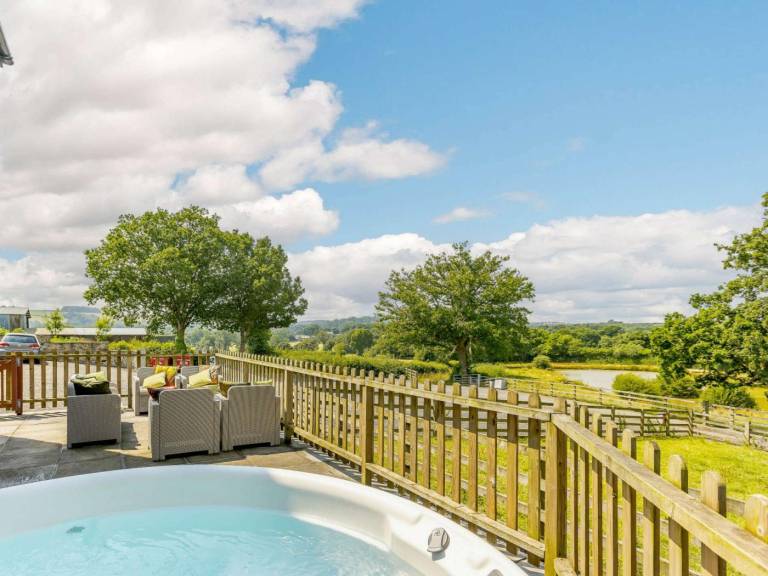 Wonderful cottage with hot tub, yard & terrace | Dogs allowed — photo 2