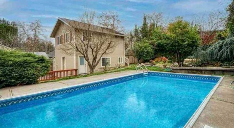 House with pool & jacuzzi — photo 4