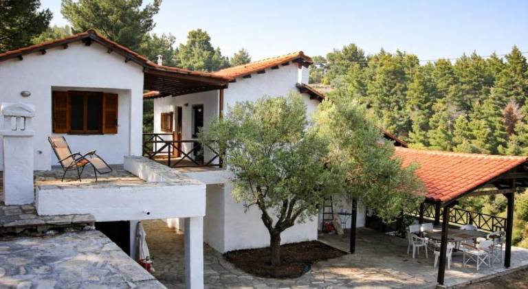 Reina's house by the sea in Sithonia